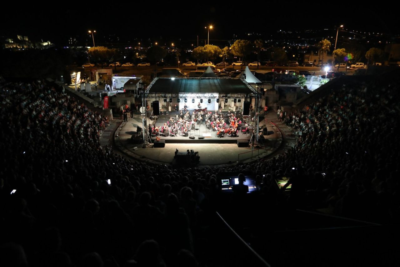 Sanat Güneşi Zeki Müren Bodrum' da anıldı - Sayfa 2