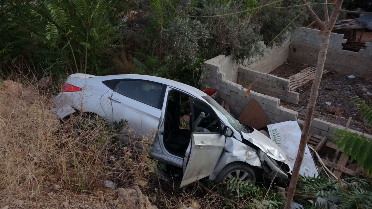 Antalya'da İki Araç Çarpıştı: 4 Yaralı - Sayfa 4