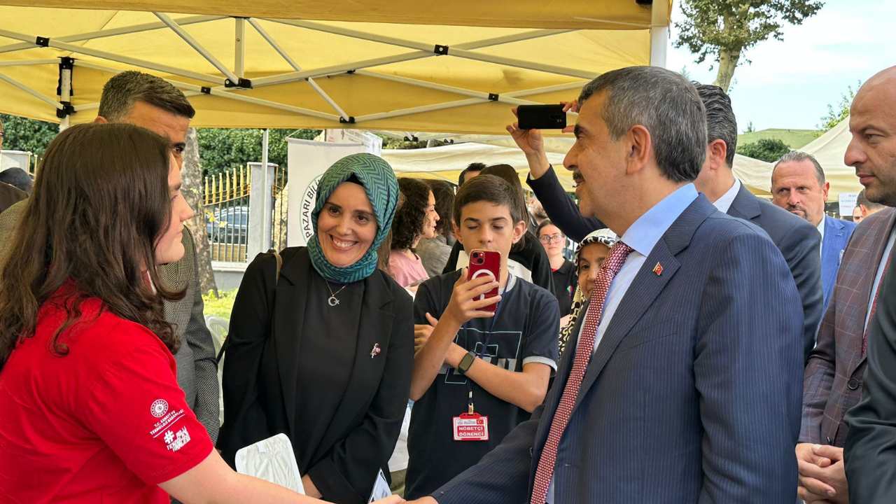 Millî Eğitim Bakanı, BİLSEM'li öğrencilerin projelerini inceledi