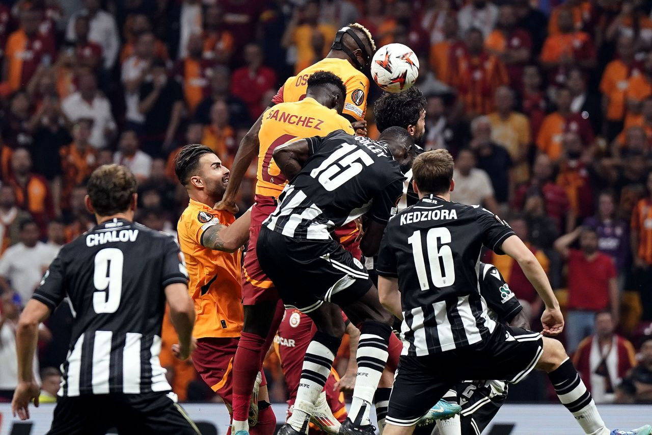 Galatasaray, Avrupa Ligi'ne Fırtına Gibi Başladı: PAOK'u 3-1 Yendi - Sayfa 1