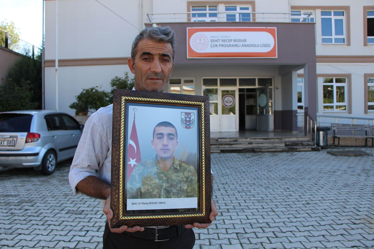 Şehit Babası, Oğlunun Adını Taşıyan Okulda Gururla Görev Yapıyor - Sayfa 2