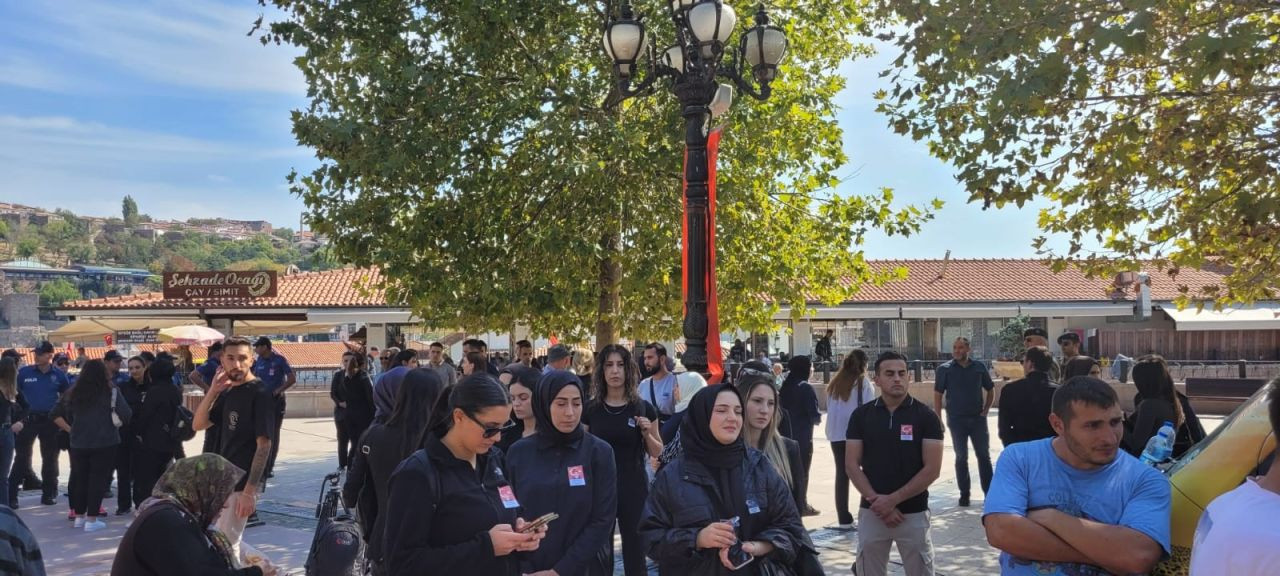 Ankara'da şehit polis memuru Şeyda Yılmaz'ın devre arkadaşları lokma dağıttı - Sayfa 2