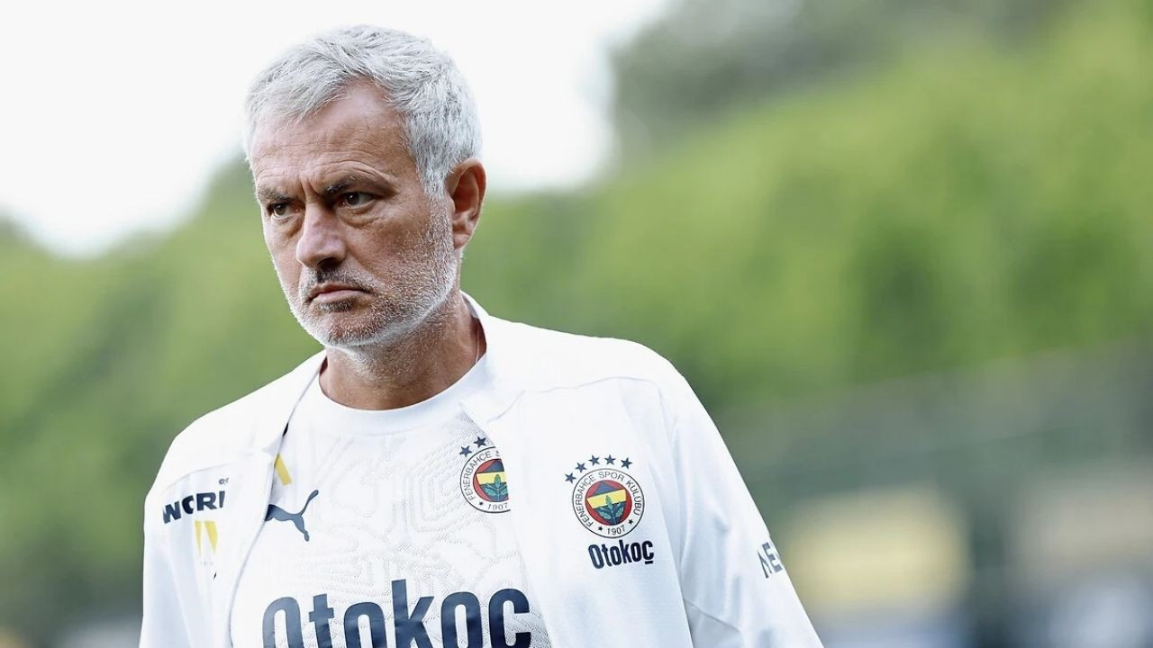 Mourinho'dan Sert Uyarı: "Futbolla Dalga Geçemezsiniz"