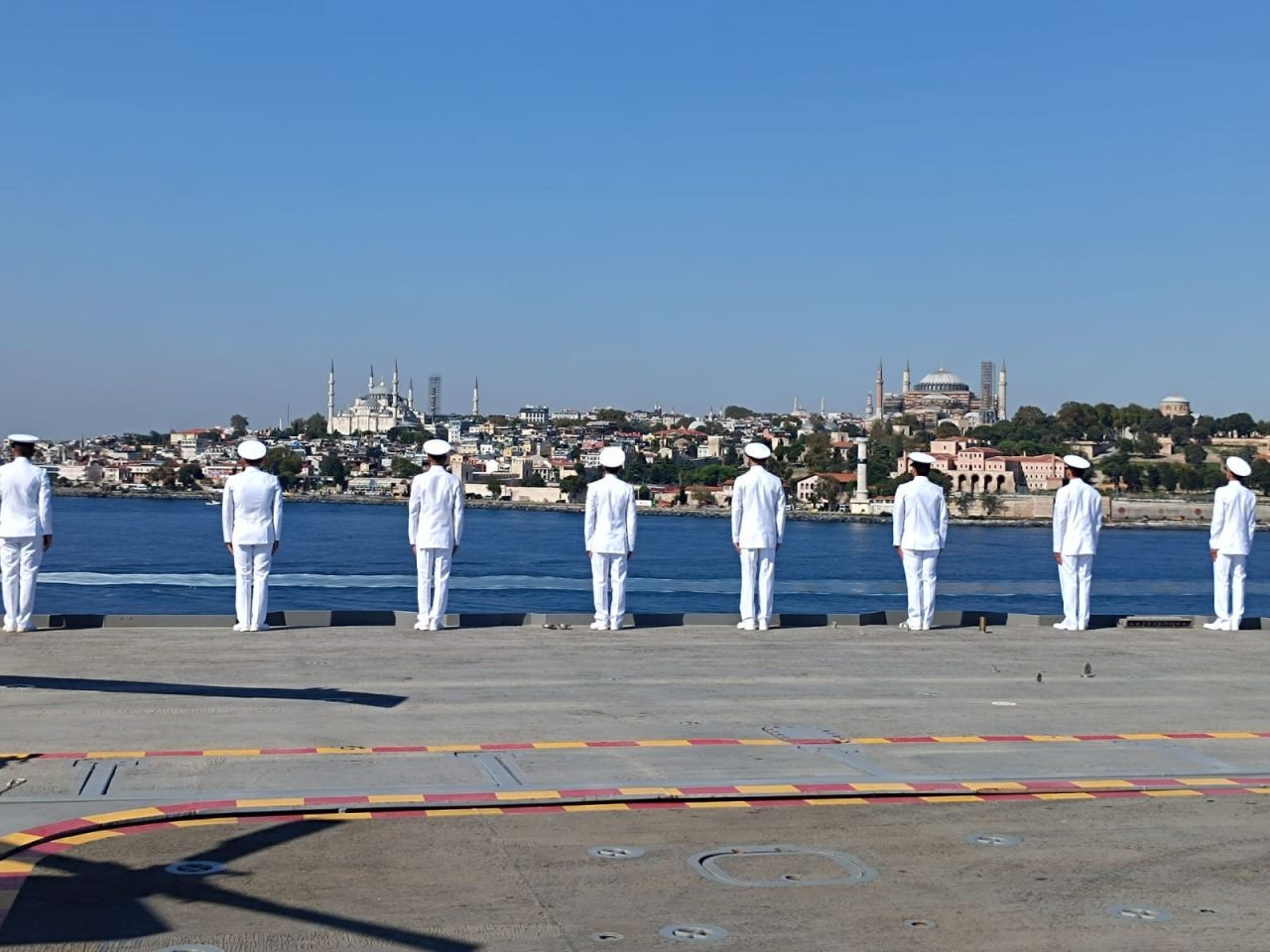 TCG Anadolu ile birlikte 15 savaş gemisi İstanbul Boğazı’ndan geçti - Sayfa 3