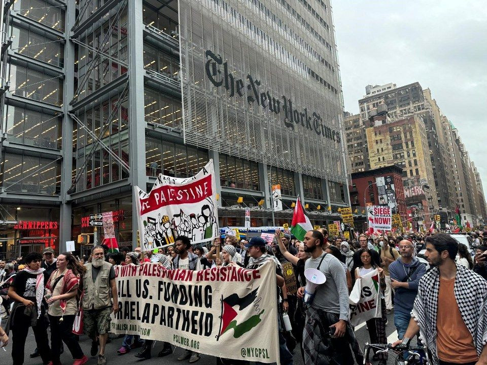 New York'ta binlerce kişi Netanyahu'yu protesto etti - Sayfa 2