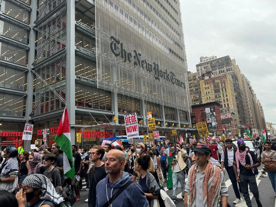 New York'ta binlerce kişi Netanyahu'yu protesto etti - Sayfa 3