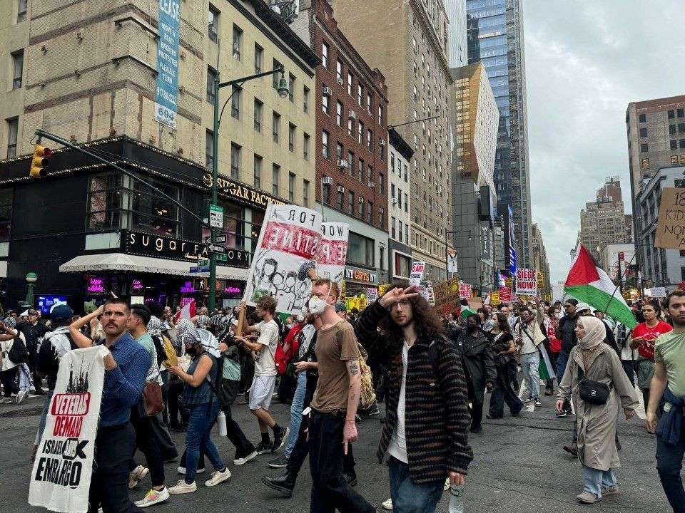 New York'ta binlerce kişi Netanyahu'yu protesto etti - Sayfa 4