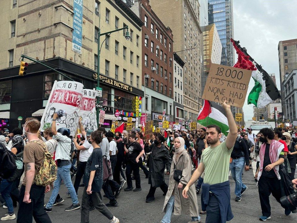 New York'ta binlerce kişi Netanyahu'yu protesto etti - Sayfa 5