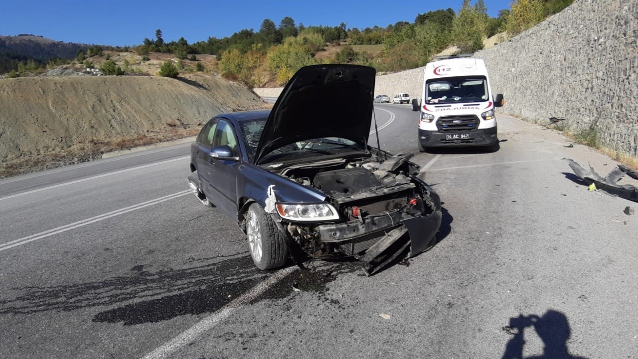 Bolu'da Duvara Çarpan Otomobilde Sürücü Yaralandı