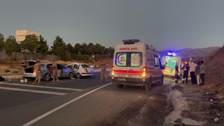 Elazığ'da İki Otomobil Çarpıştı: 8 Kişi Yaralandı - Sayfa 5