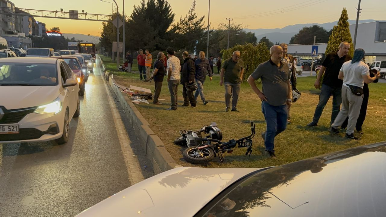 Bolu'da Trafik Kazası: Otomobil ile Elektrikli Bisiklet Çarpıştı - Sayfa 6