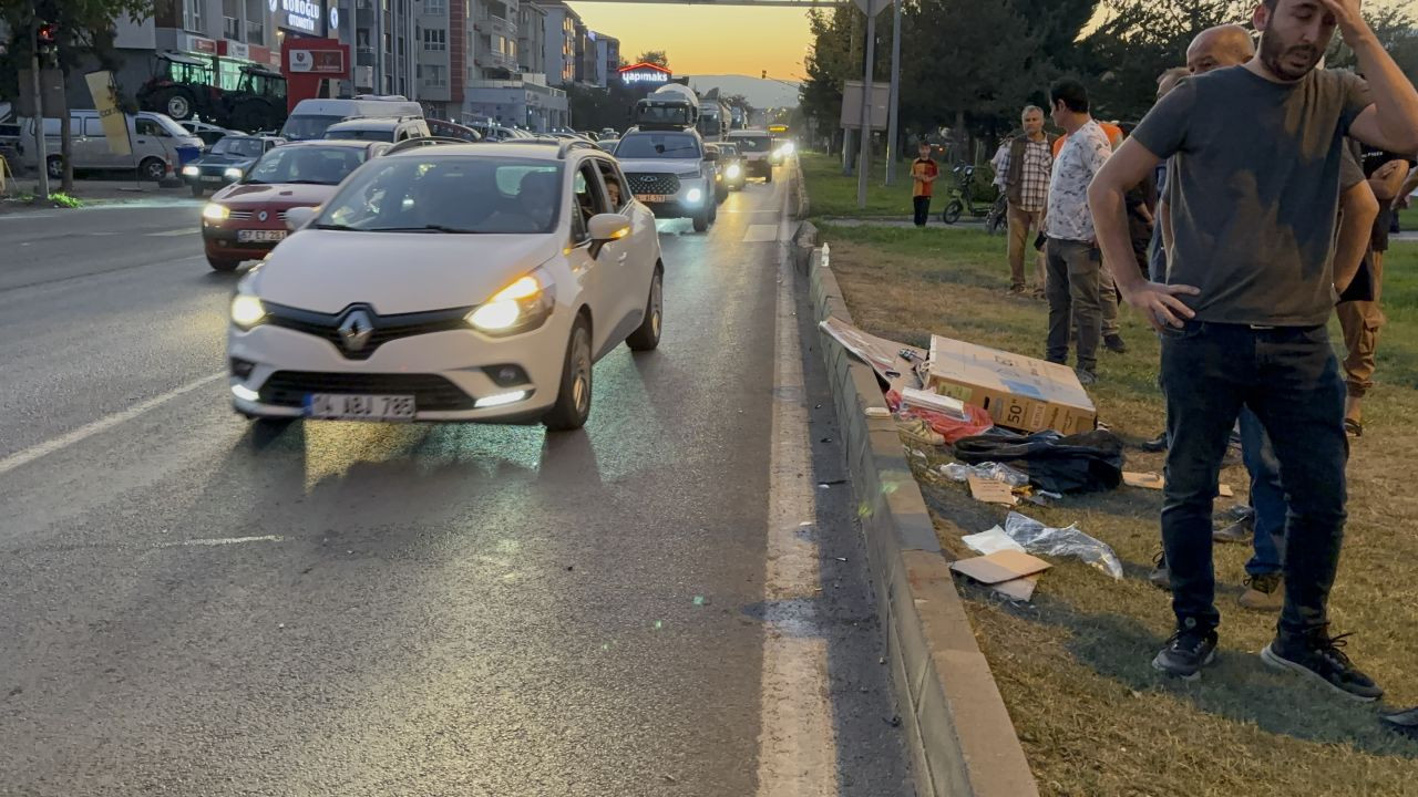 Bolu'da Trafik Kazası: Otomobil ile Elektrikli Bisiklet Çarpıştı - Sayfa 1