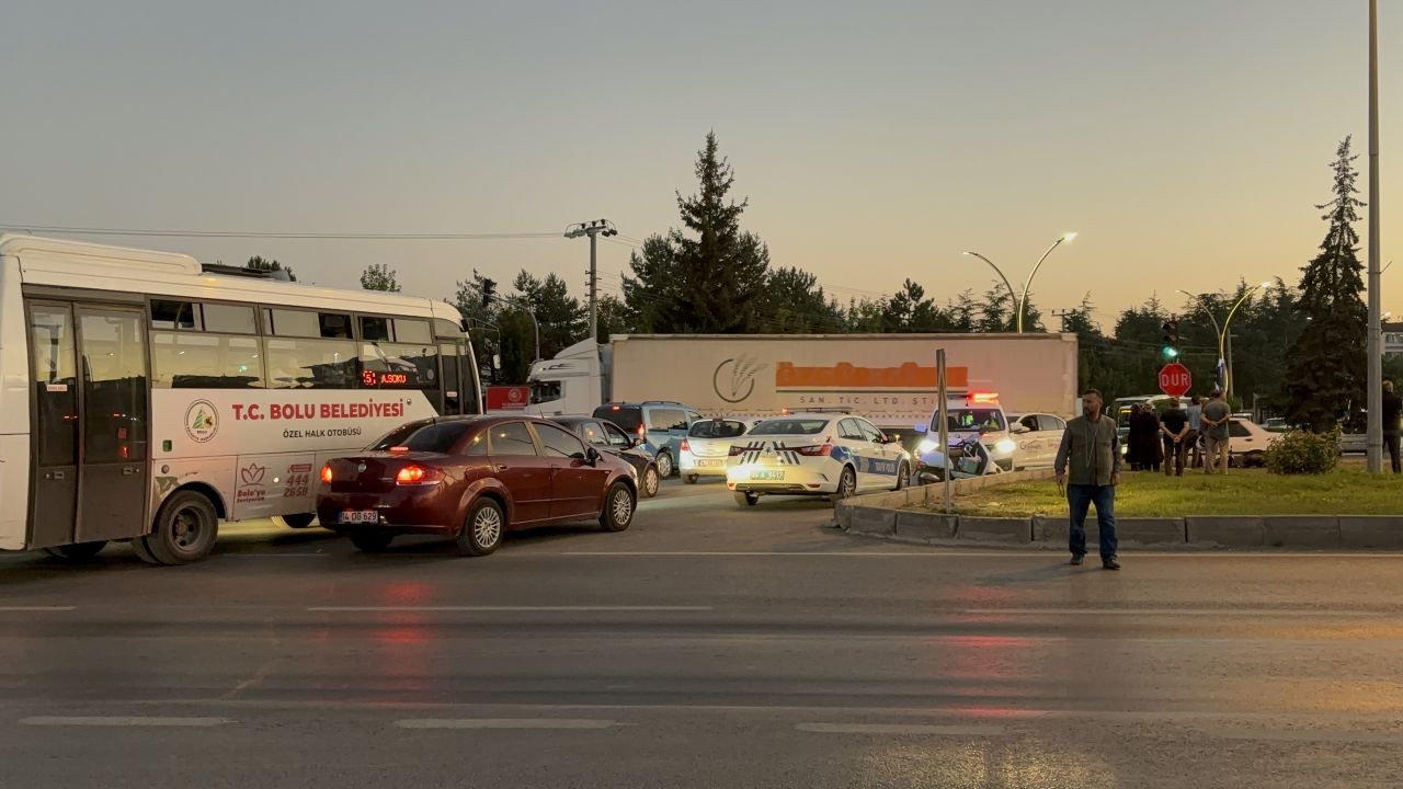 Bolu'da Trafik Kazası: Otomobil ile Elektrikli Bisiklet Çarpıştı - Sayfa 2