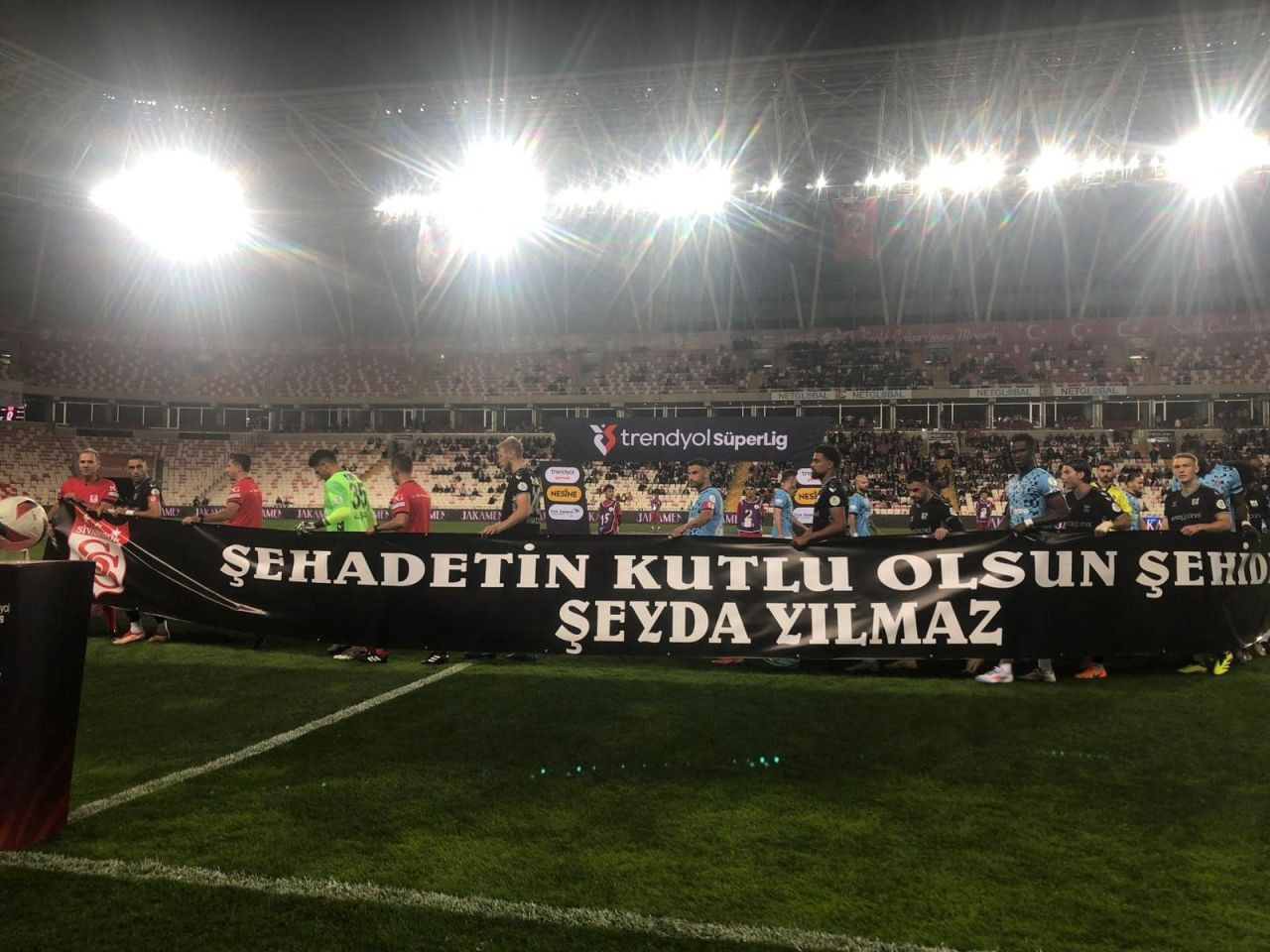 Sivasspor, Şehit Polis Şeyda Yılmaz İçin Siyah Forma Giydi - Sayfa 8