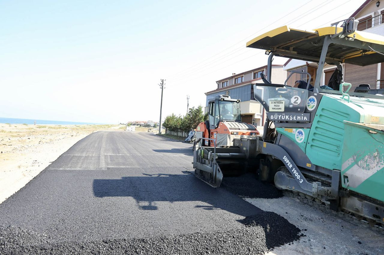 Büyükşehir'in Asfalt Mesaisi Kuzeyde Başladı: Kocaali'nin İki Caddesi Yenileniyor - Sayfa 10