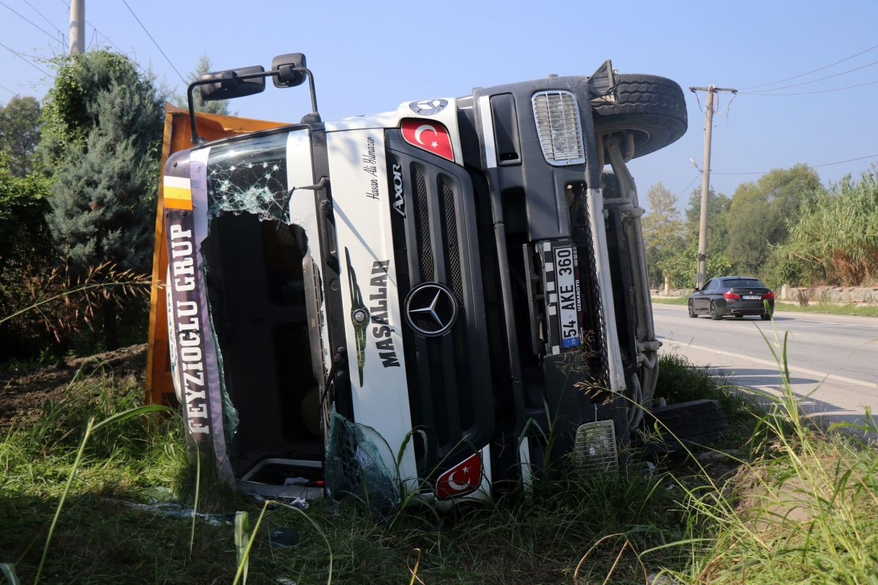 Sakarya'da Toprak Yüklü Kamyon Devrildi: 1 Yaralı - Sayfa 3