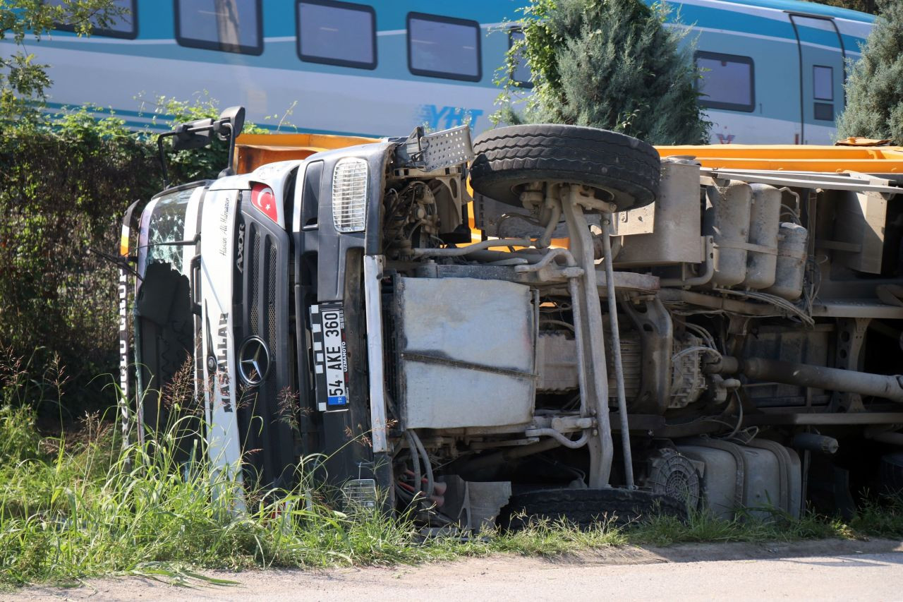 Sakarya'da Toprak Yüklü Kamyon Devrildi: 1 Yaralı - Sayfa 4