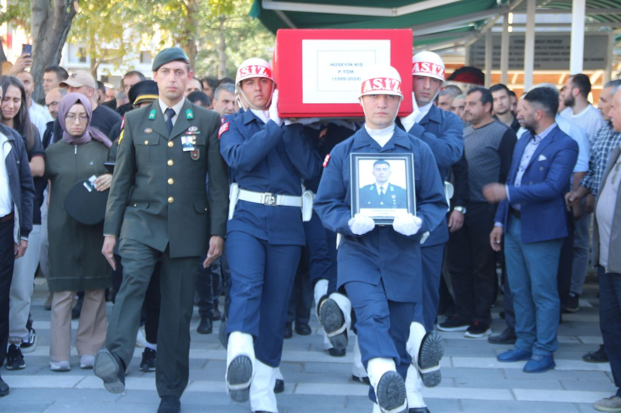 Trafik Kazasında Hayatını Kaybeden Teğmen Son Yolculuğuna Uğurlandı - Sayfa 1