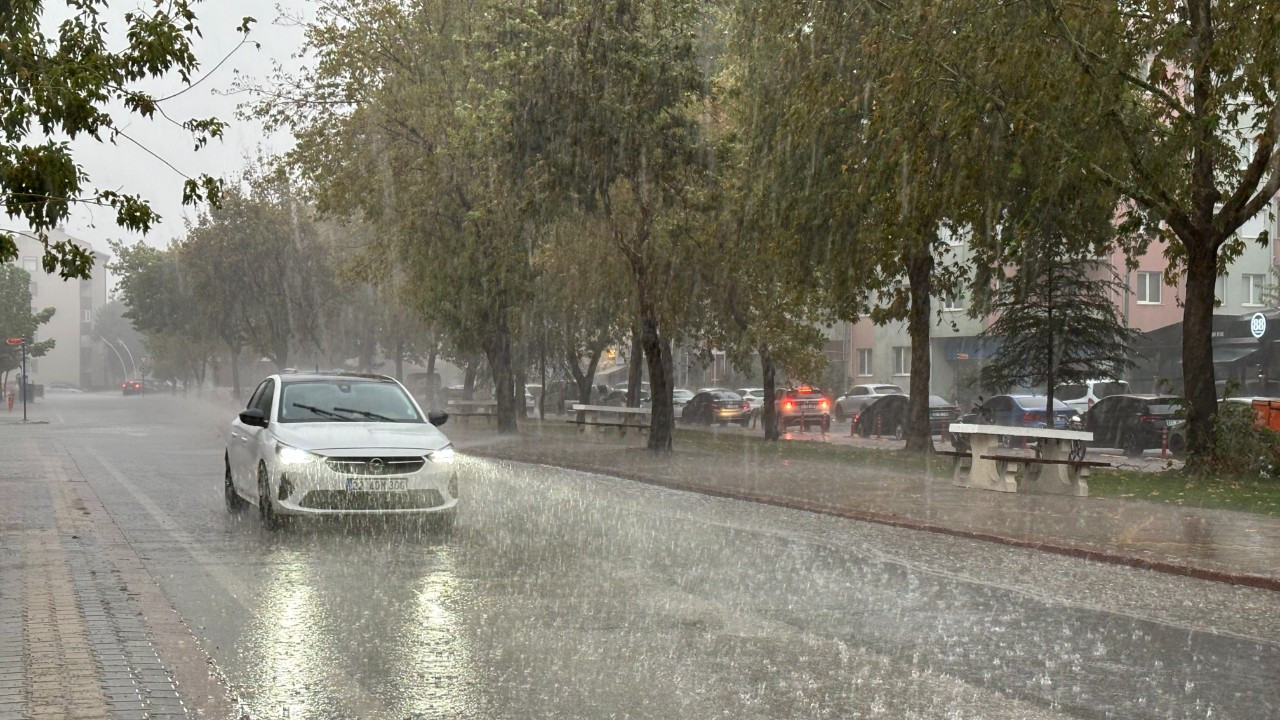 Edirne'de Şiddetli Sağanak Hayatı Felç Etti