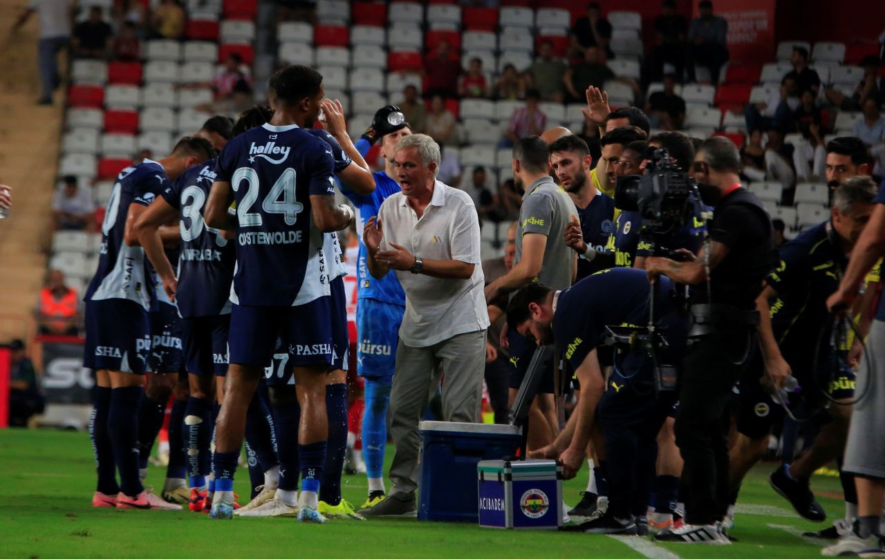 Antalyaspor - Fenerbahçe Maçında İlk Yarı: 0-0 - Sayfa 4