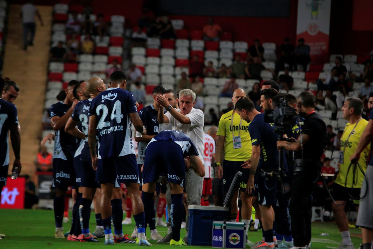 Antalyaspor - Fenerbahçe Maçında İlk Yarı: 0-0 - Sayfa 5