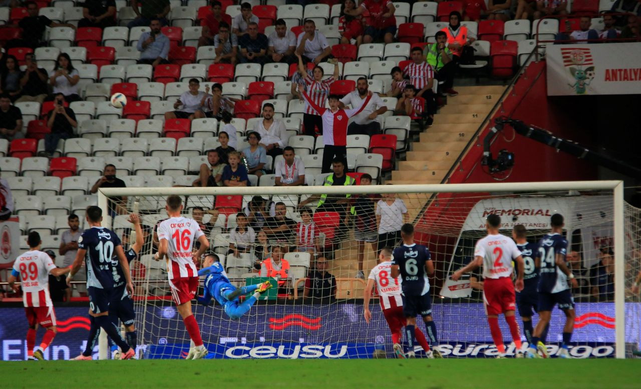 Antalyaspor - Fenerbahçe Maçında İlk Yarı: 0-0 - Sayfa 7