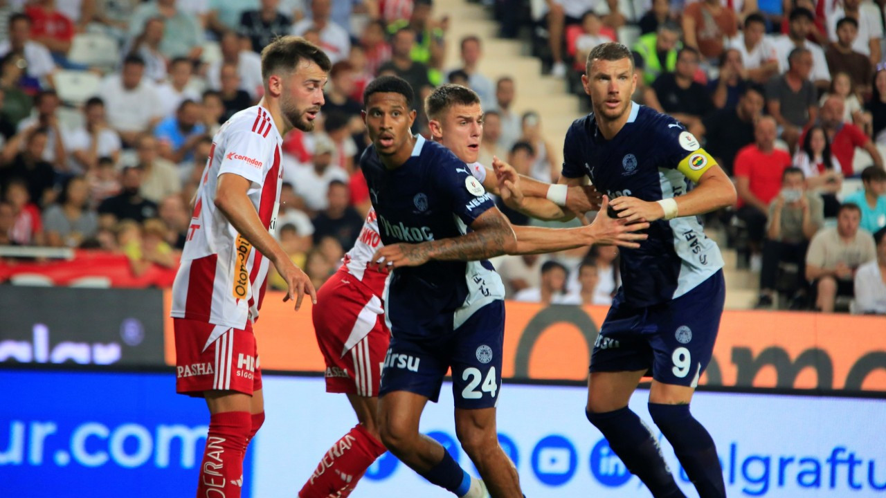 Antalyaspor - Fenerbahçe Maçında İlk Yarı: 0-0