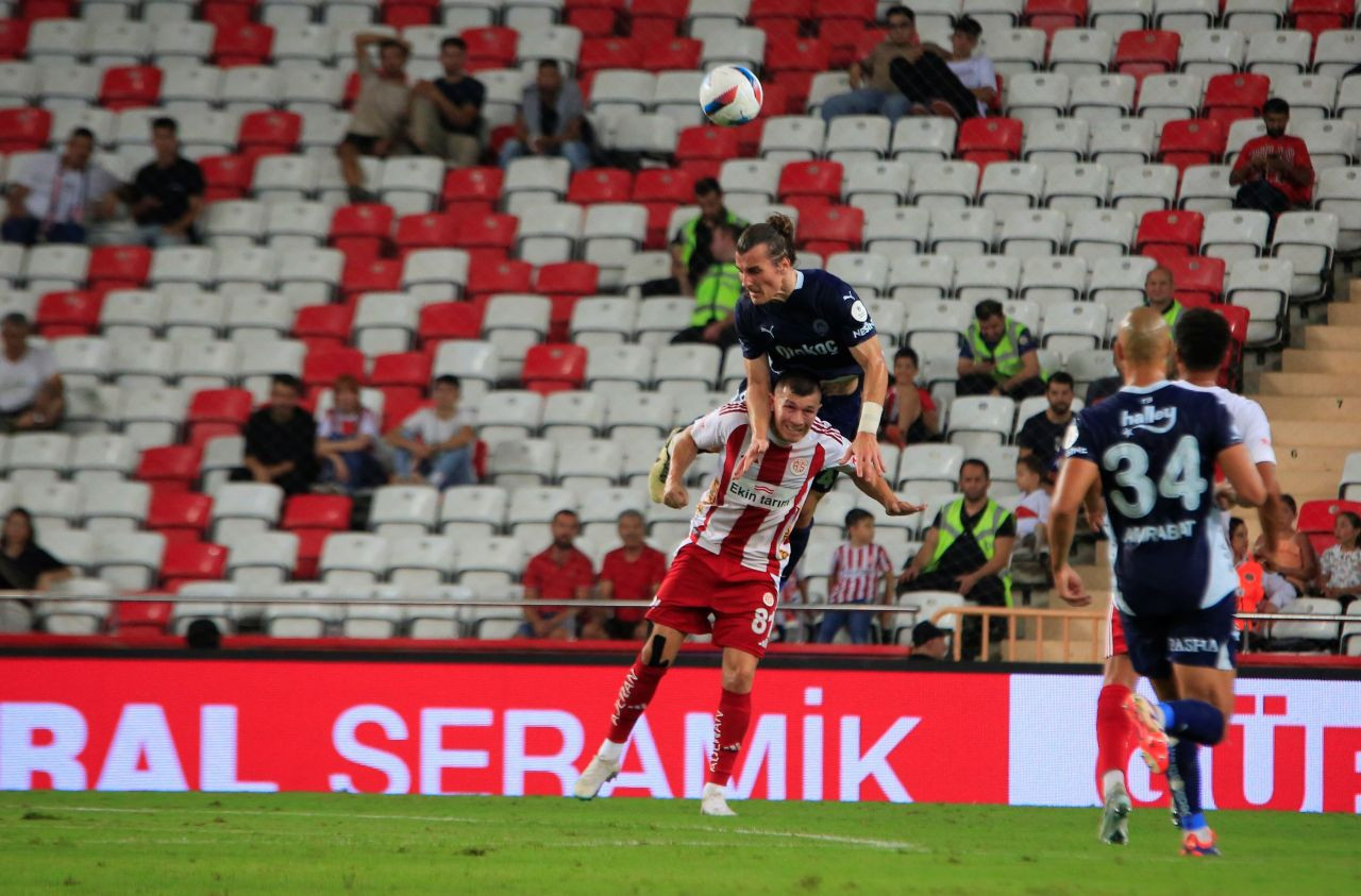 Antalyaspor - Fenerbahçe Maçında İlk Yarı: 0-0 - Sayfa 9