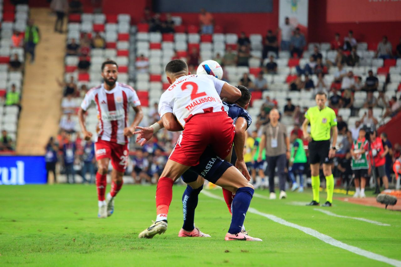 Antalyaspor - Fenerbahçe Maçında İlk Yarı: 0-0 - Sayfa 12