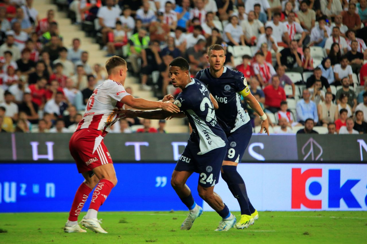 Antalyaspor - Fenerbahçe Maçında İlk Yarı: 0-0 - Sayfa 15