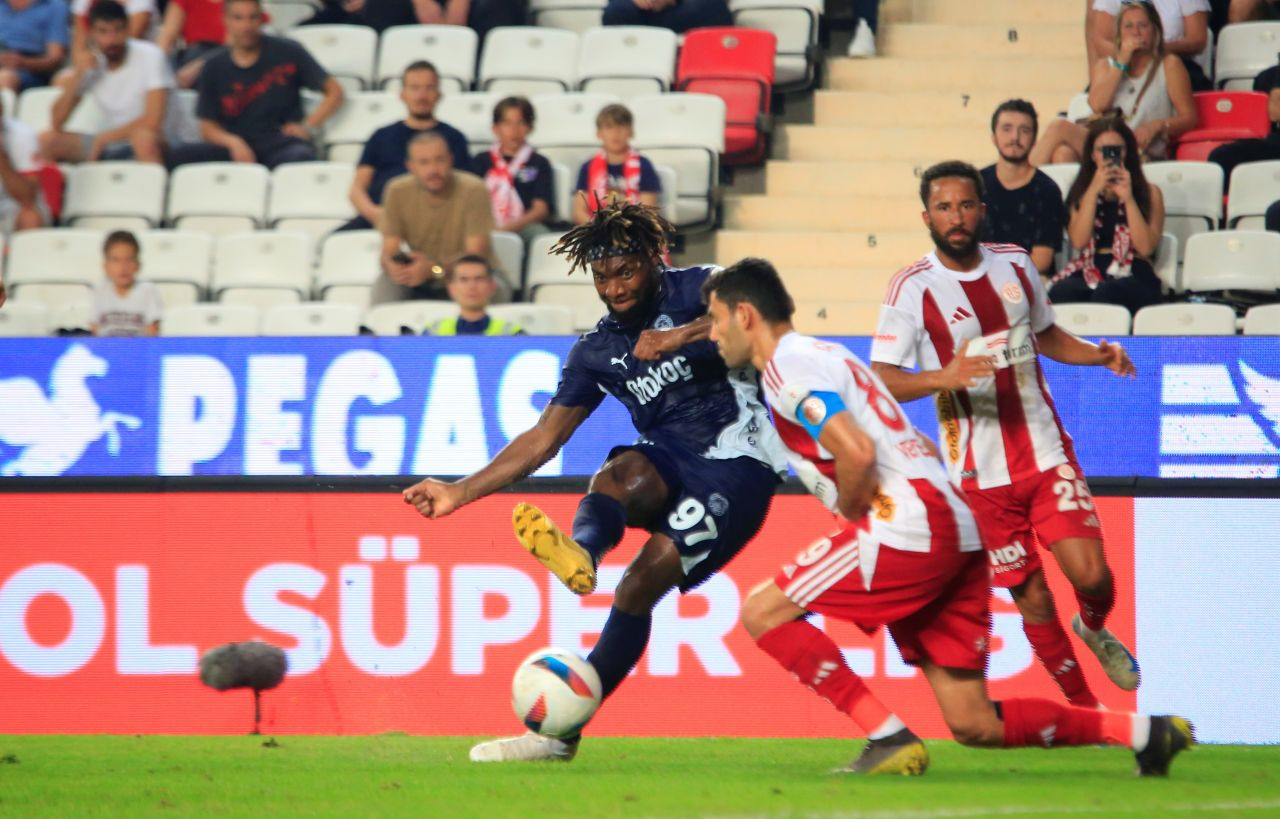 Fenerbahçe, Antalyaspor'u 2-0 Mağlup Ederek 3 Puanı Kaptı - Sayfa 3