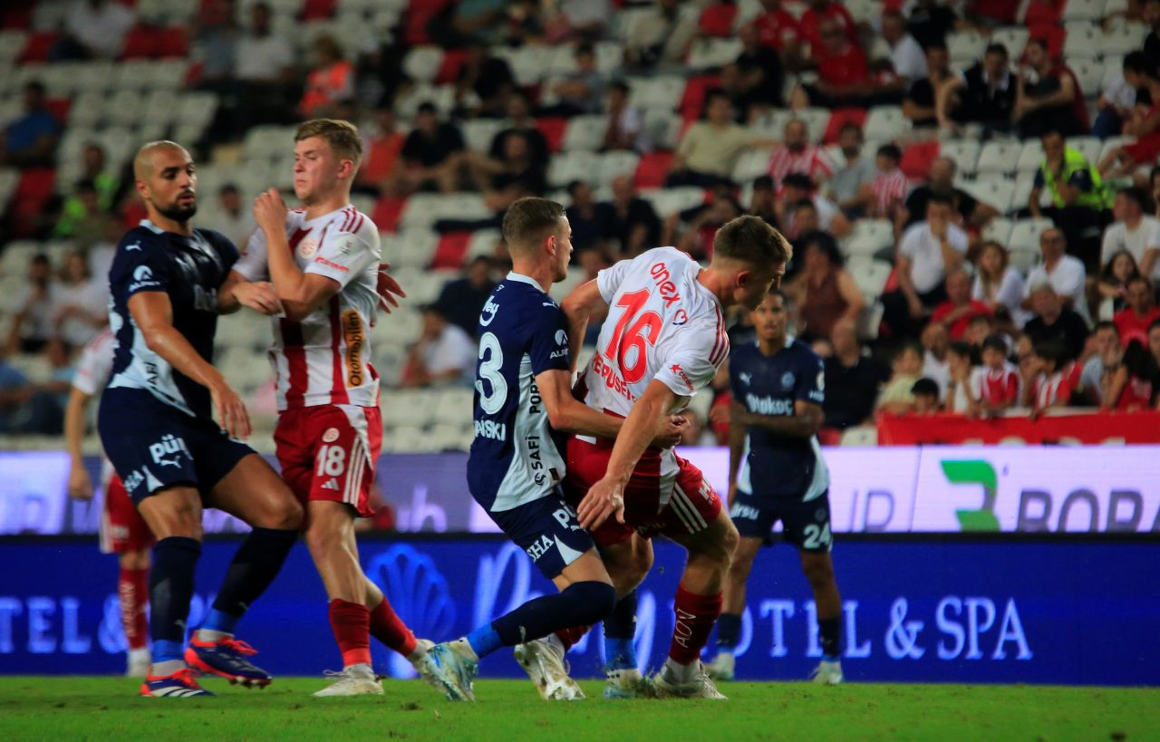 Fenerbahçe, Antalyaspor'u 2-0 Mağlup Ederek 3 Puanı Kaptı - Sayfa 4