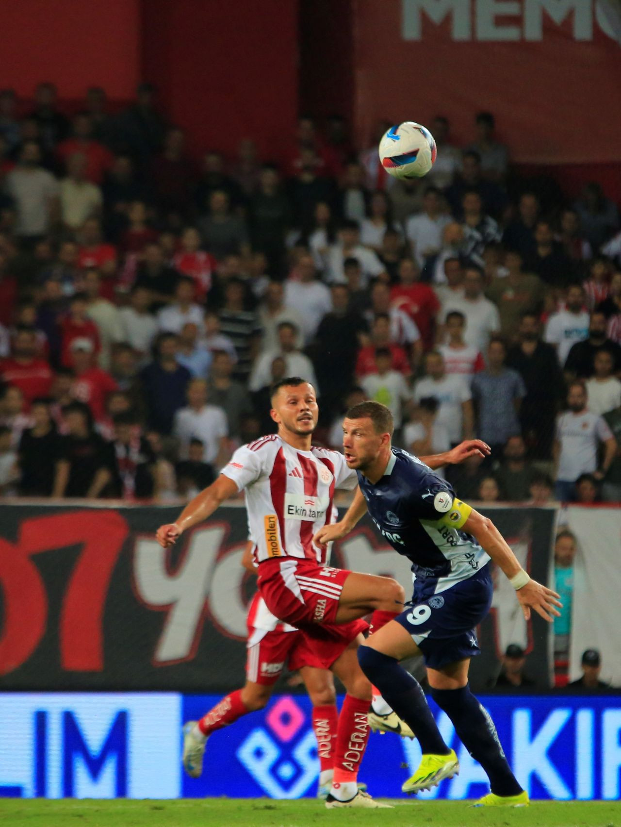 Fenerbahçe, Antalyaspor'u 2-0 Mağlup Ederek 3 Puanı Kaptı - Sayfa 17