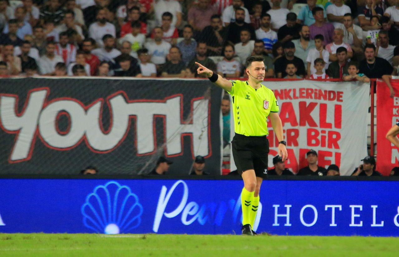 Fenerbahçe, Antalyaspor'u 2-0 Mağlup Ederek 3 Puanı Kaptı - Sayfa 8