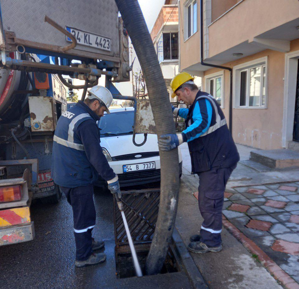 SASKİ’den Kanalizasyon ve Yağmursuyu Hatlarında Temizlik: Araç Lastiği ve Beton Parçaları Çıktı - Sayfa 5