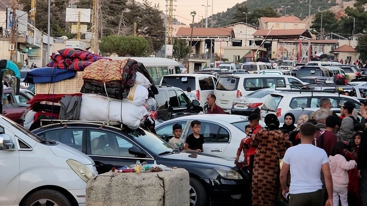 İsrail Saldırılarından Kaçan 100 Bin Kişi Lübnan'dan Suriye'ye Sığındı