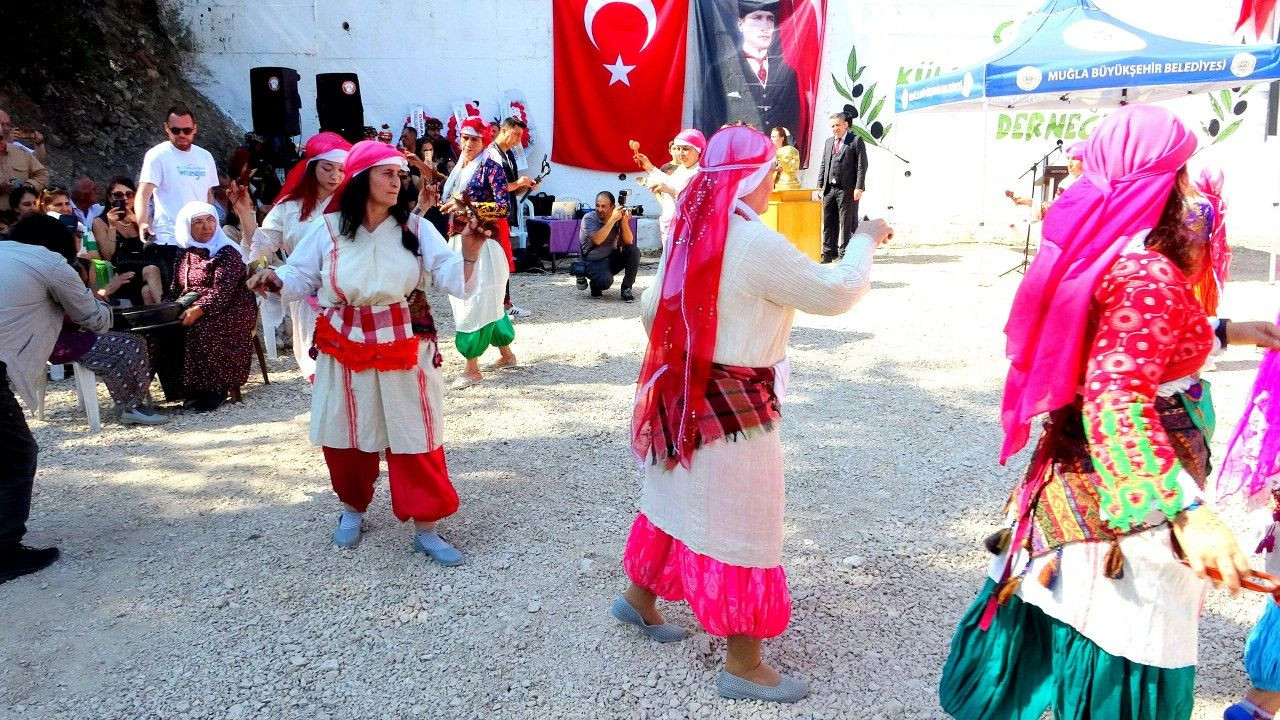 Göktepe'nin kadınları hamur leğenleriyle kültürlerine ritim katıyor - Sayfa 4