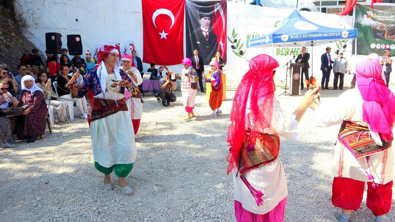 Göktepe'nin kadınları hamur leğenleriyle kültürlerine ritim katıyor - Sayfa 6