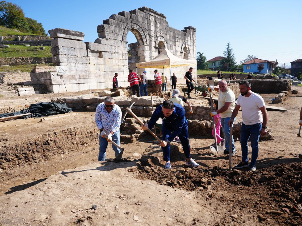 Düzce'de İtfaiye Ekipleri Antik Tiyatro Kazılarına Destek Verdi - Sayfa 4