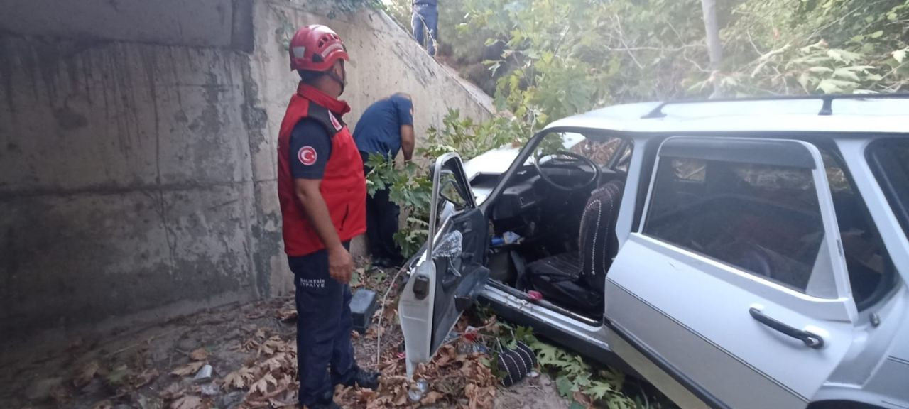 Balıkesir'de Otomobil Dereye Uçtu: 1 Kişi Yaralandı - Sayfa 2