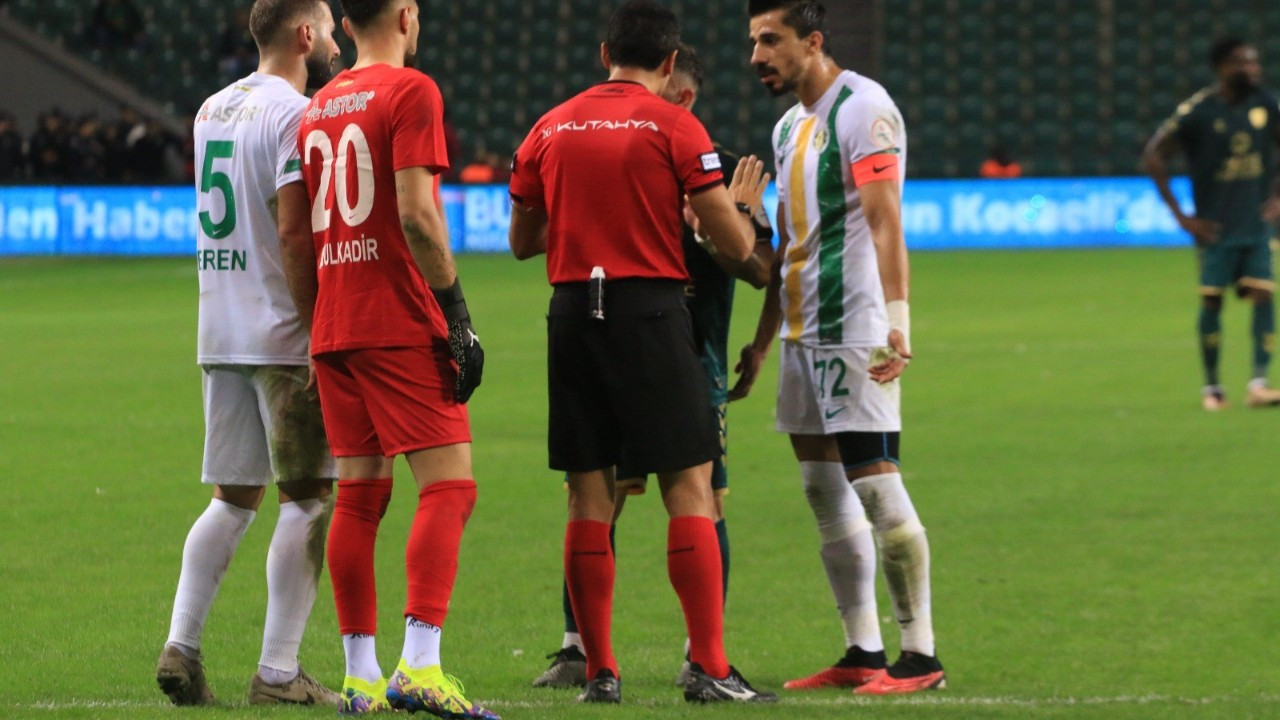 Kocaelispor - Şanlıurfaspor Maçında Penaltı Krizi, Maç Gecikti