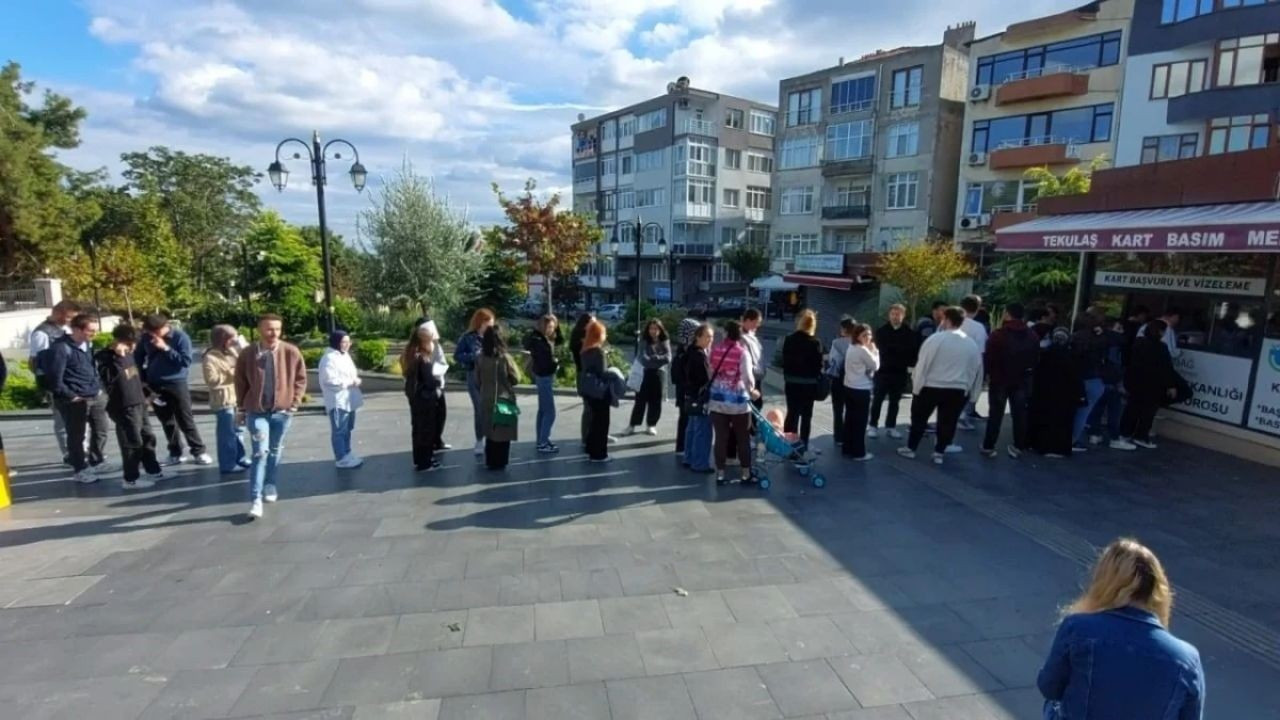 Tekirdağ'da Toplu Taşıma Kartı İçin Uzun Kuyruklar Oluştu