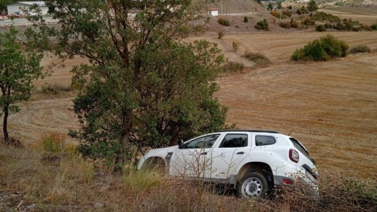 Bolu'da Yoldan Çıkan Cip, Devrilmekten Son Anda Kurtuldu