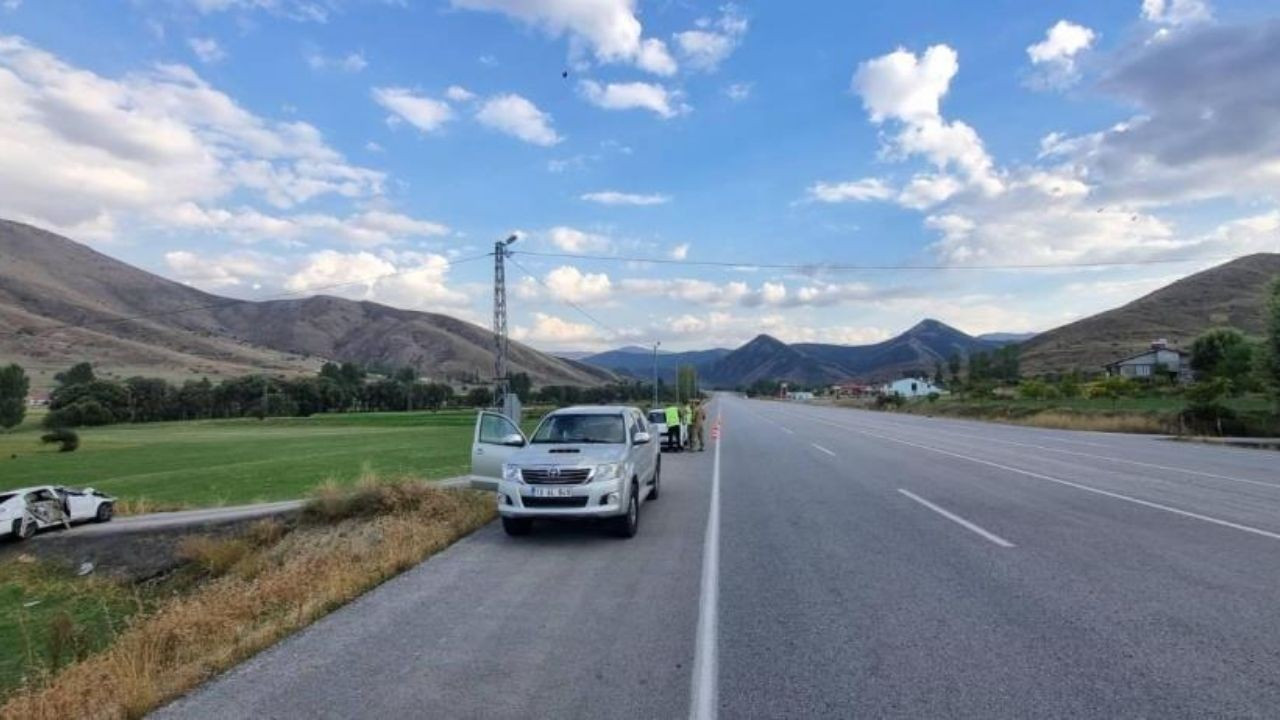 Bitlis'te Takla Atan Otomobilde 5 Kişi Yaralandı