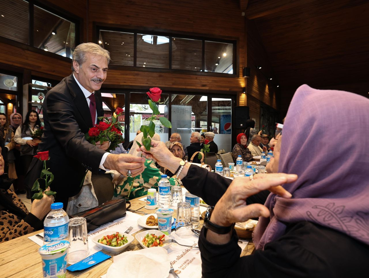 Başkan Yusuf Alemdar Yaşlılarla Kucaklaştı: “Sizlere Hürmeti Geleceğe Miras Bırakacağız” - Sayfa 4