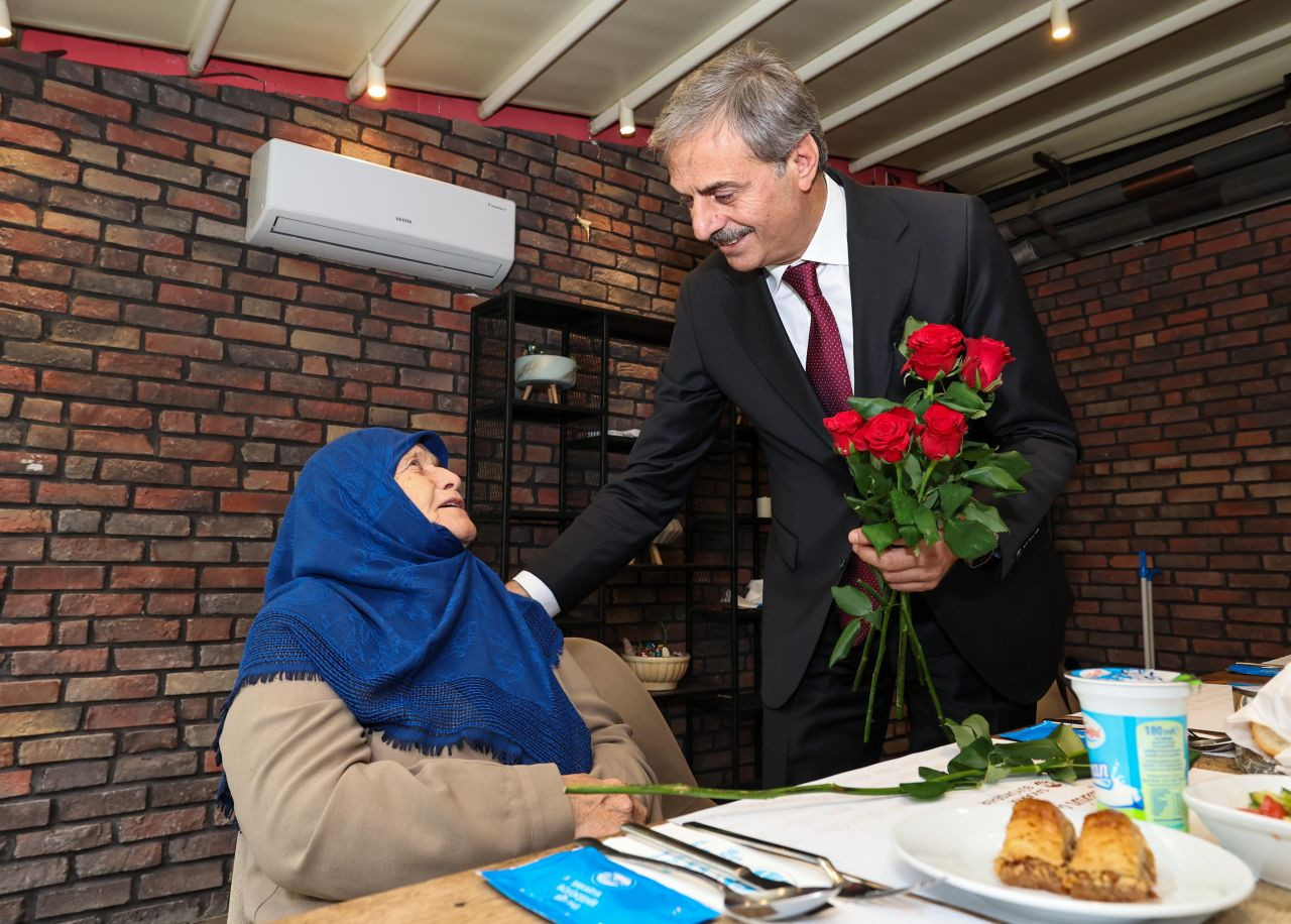 Başkan Yusuf Alemdar Yaşlılarla Kucaklaştı: “Sizlere Hürmeti Geleceğe Miras Bırakacağız” - Sayfa 1