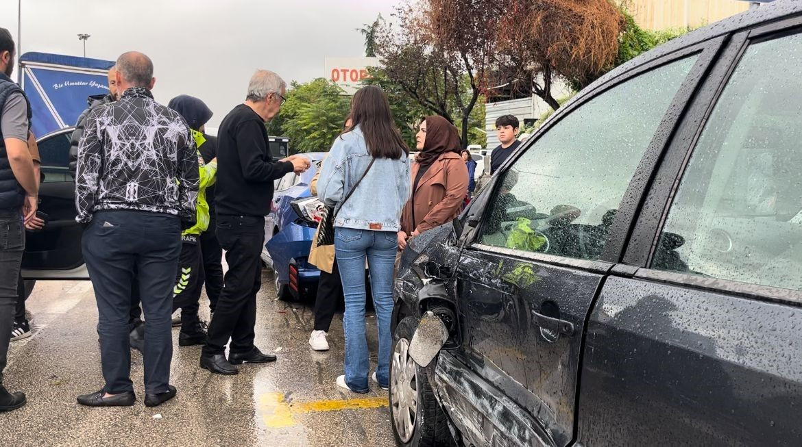 Bursa’da Kamyonet 4 Araca ve Kuryeye Çarptı: 1 Yaralı - Sayfa 2