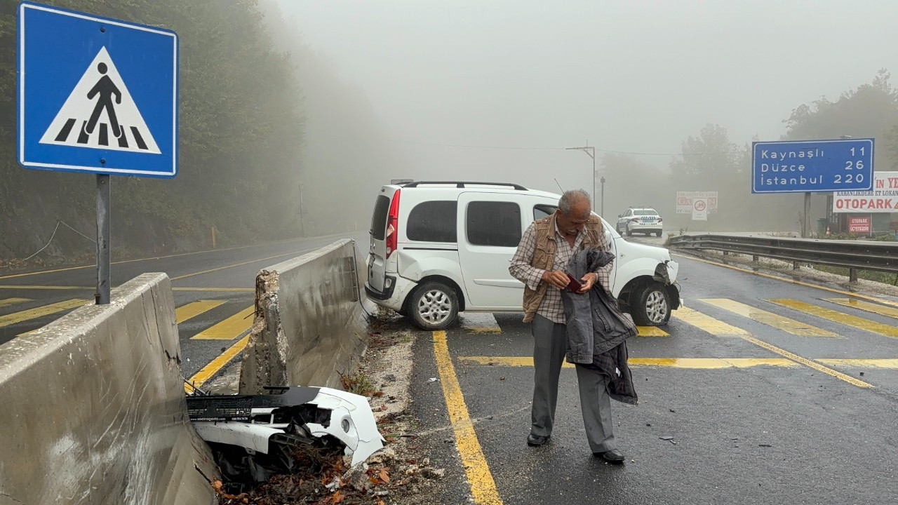 Bolu Dağı'nda kontrolden çıkan araç bariyerlere çarptı