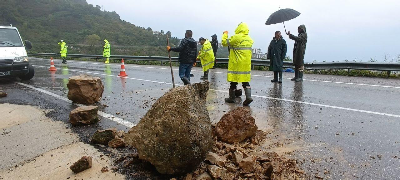 Bartın-Cide Yolunda Tehlike: Dev Kayalar Yola Düştü! - Sayfa 4