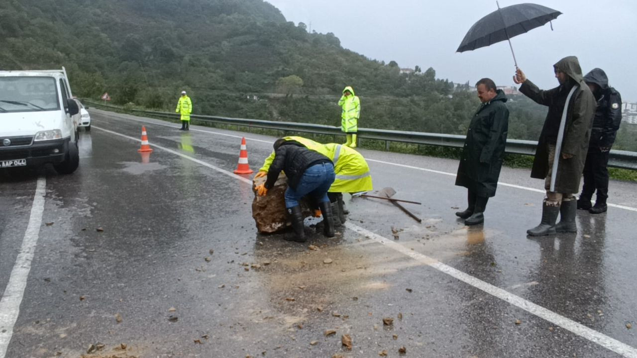 Bartın-Cide Yolunda Tehlike: Dev Kayalar Yola Düştü! - Sayfa 3